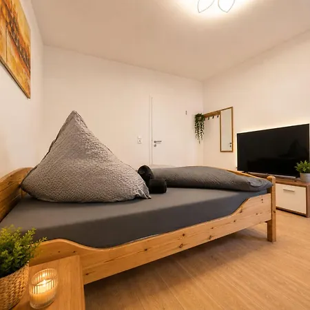 Zum Rheinberg Apartment